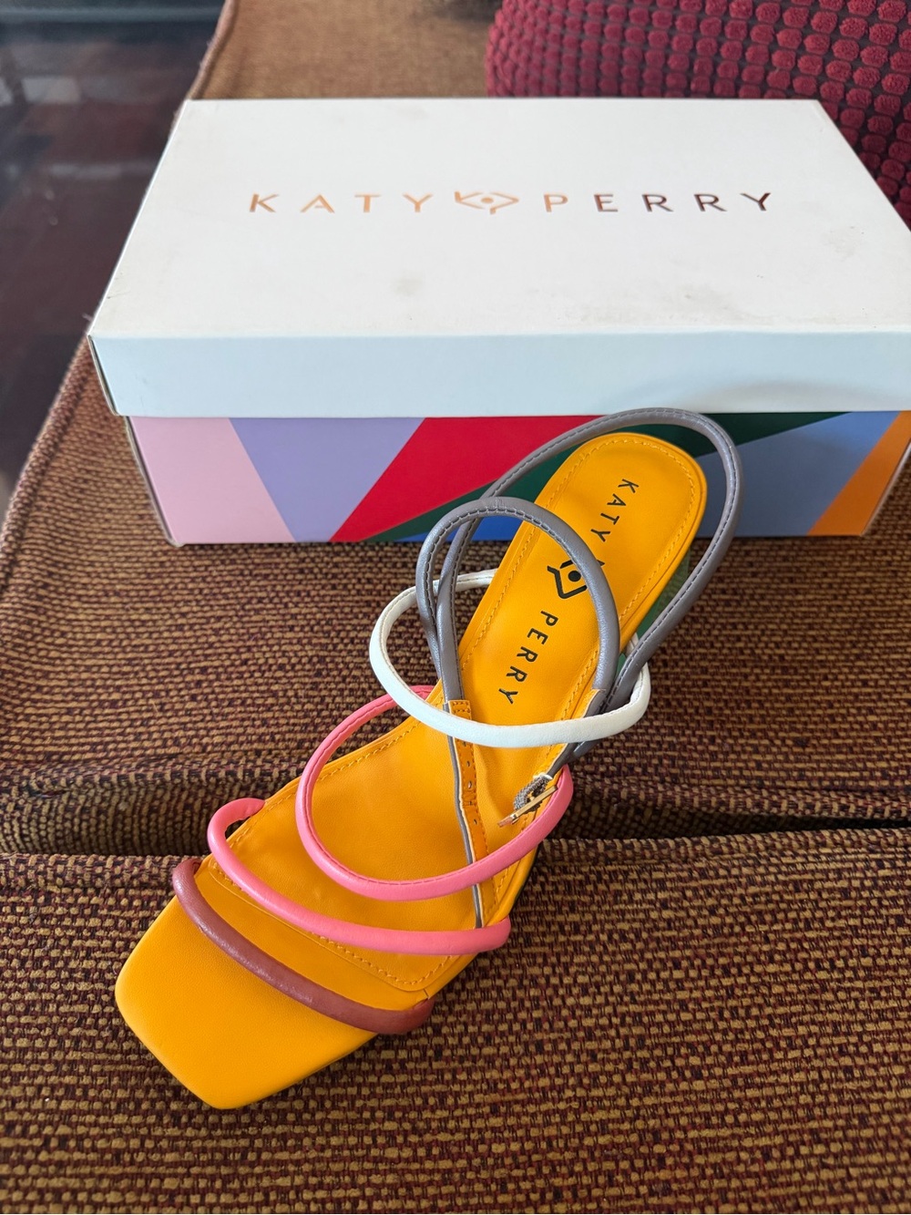Katy Perry Collections White Box with Peach Logo - Picture 2 of 5